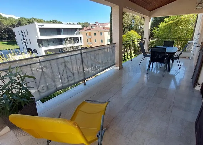 בית הארחה Salvia And רוביני