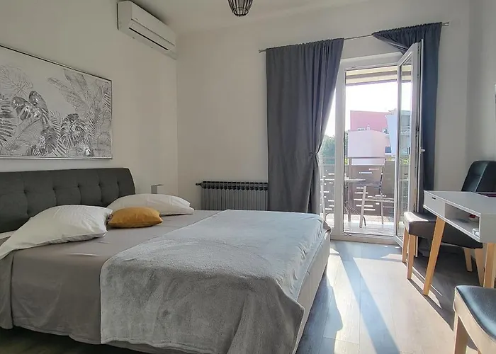 Salvia And 3* רוביני