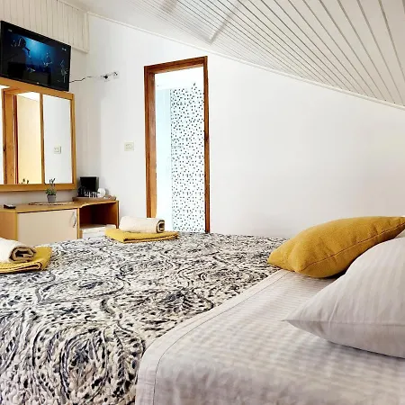 Salvia Rooms&apartments Affittacamere Rovigno